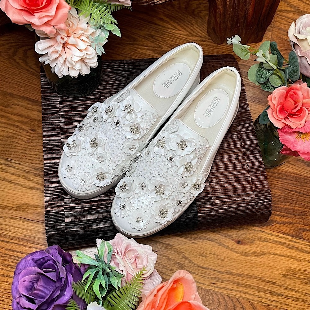 LIKE NEW!😍✨MICHAEL Michael Kors White Embellished Platform Speaker Size 6.5
